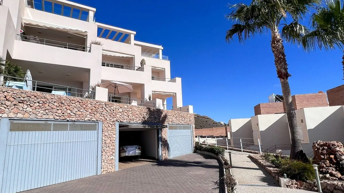 6dae1c05-8d2e-40b8-90fb-1353b955725e