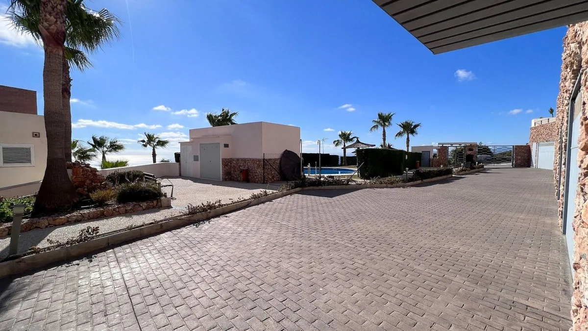 c4ad3eb1-efeb-4d7b-bf74-072fa857bb27