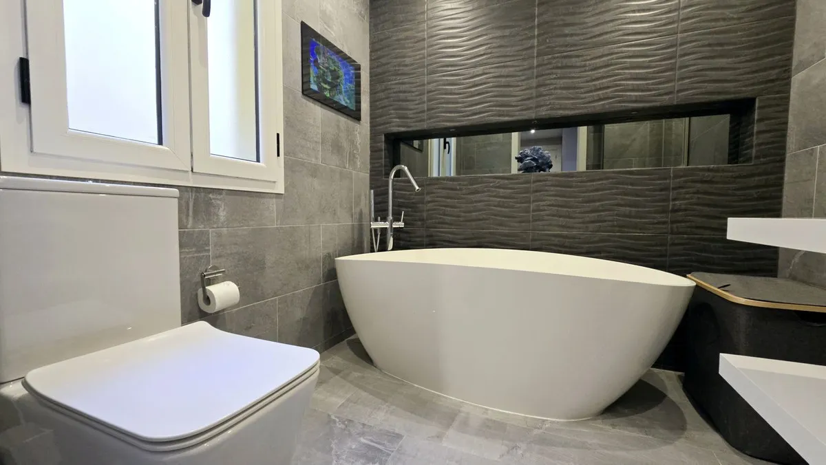 b1a9c453-ae95-49f2-a79b-7d5c5feb7445