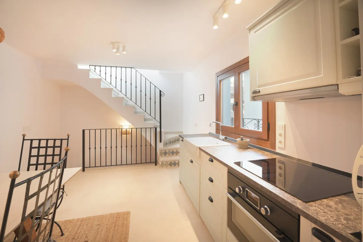 b0e408ab-96eb-418a-97c1-67f204a19a7e