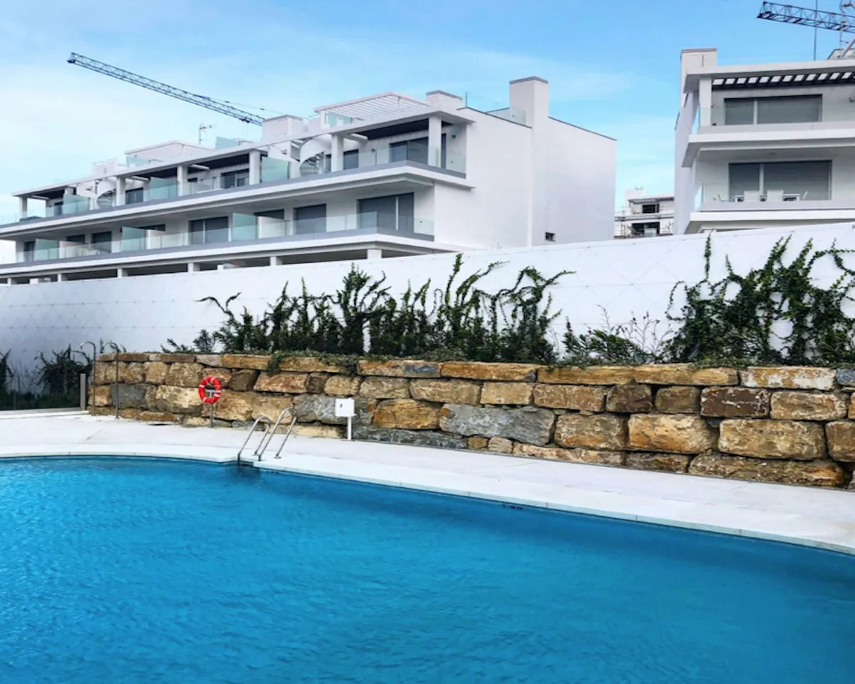 8fd102e8-f038-4da8-83c1-1b4c2e72f97b