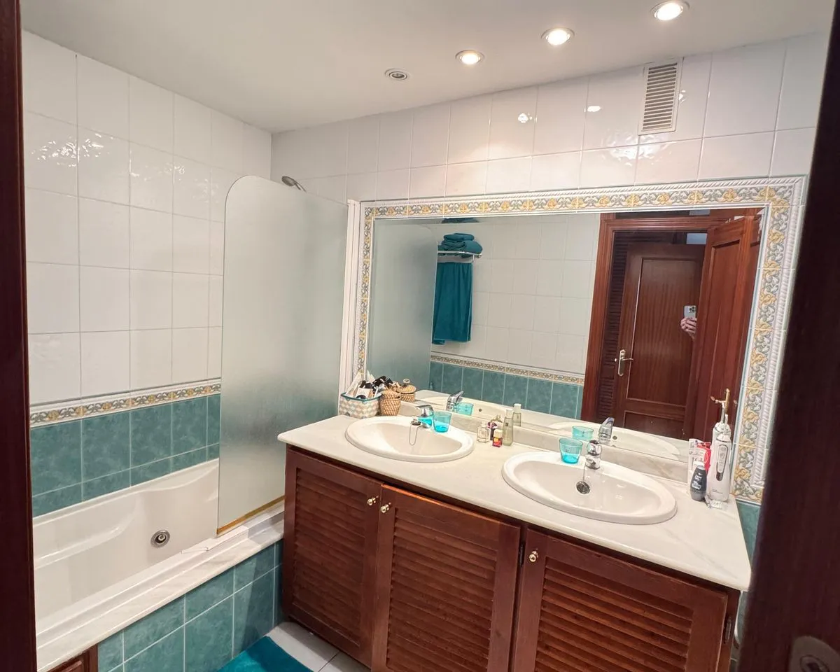 b1cf5469-05f8-4820-a7a1-76e65f7e13f2