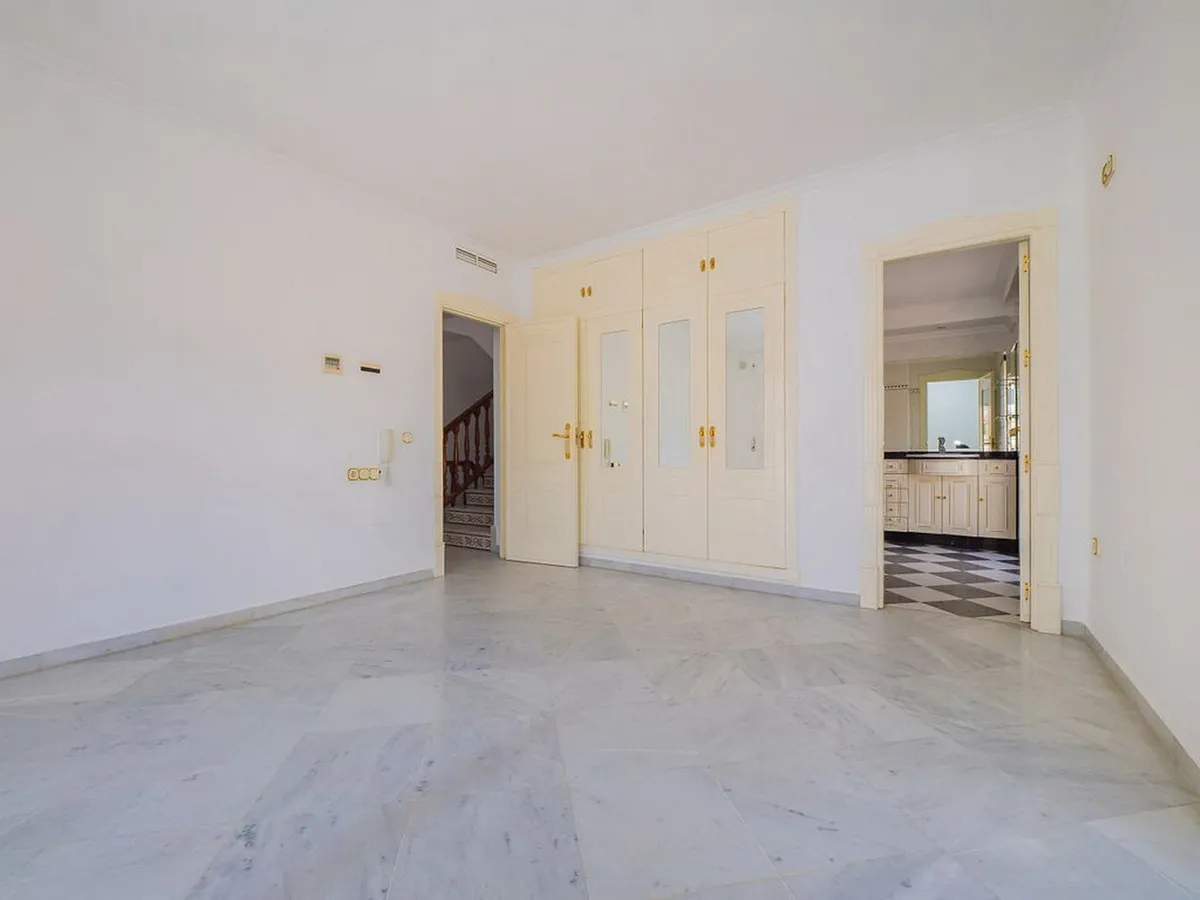 25e80c6c-2eaa-48c8-a548-1569def5795e