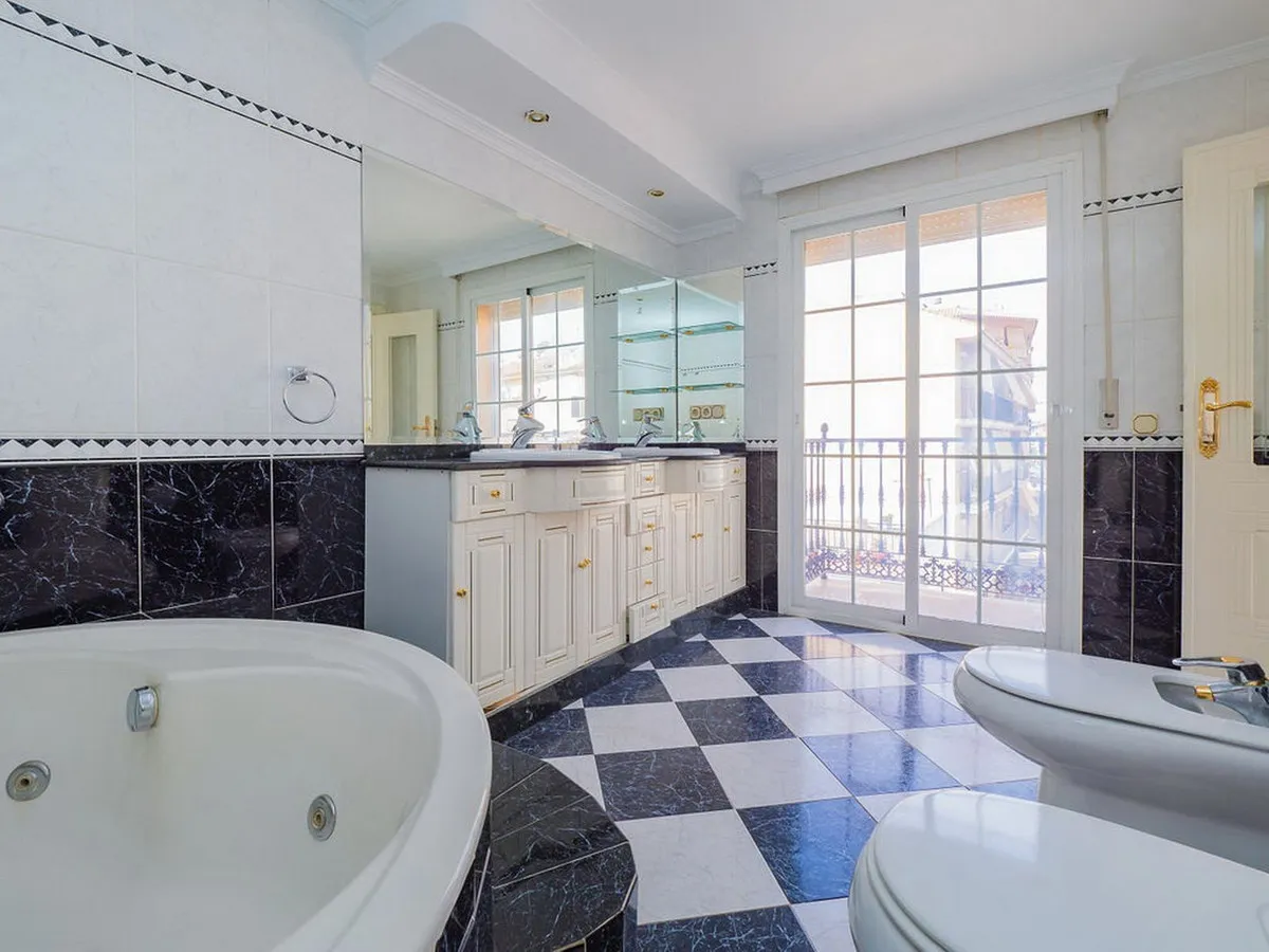 5957f624-18b7-4ff5-8a6e-79e9a4f854f4