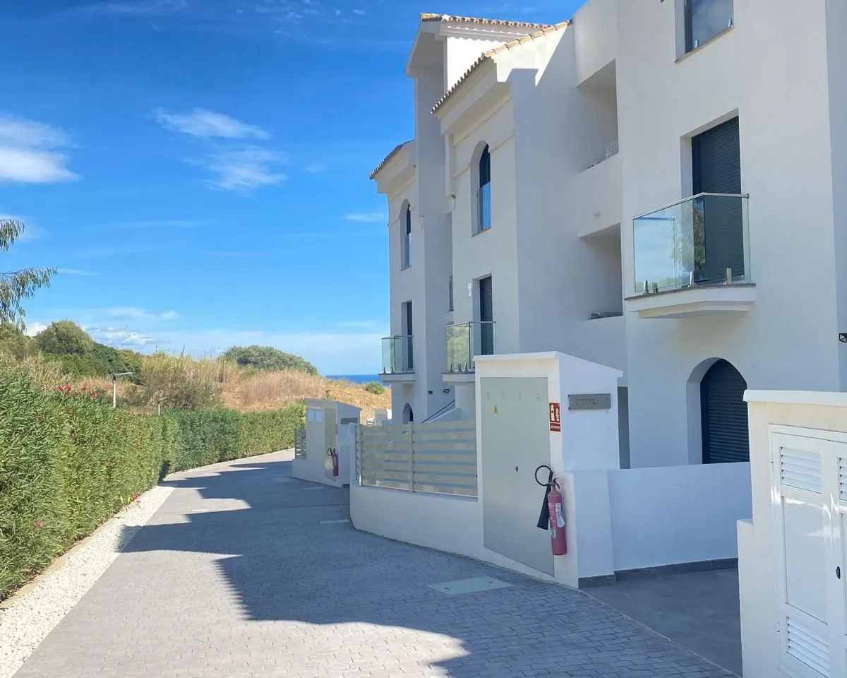 735ea9ee-e1d2-4d54-9893-2742910dd833