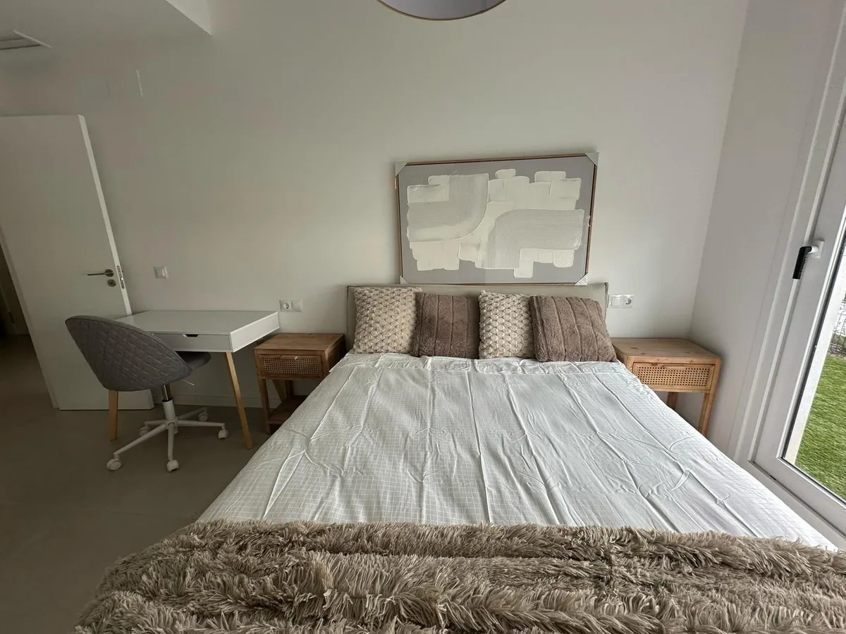 b7f95adb-193b-4d3c-a234-2b0da9804478