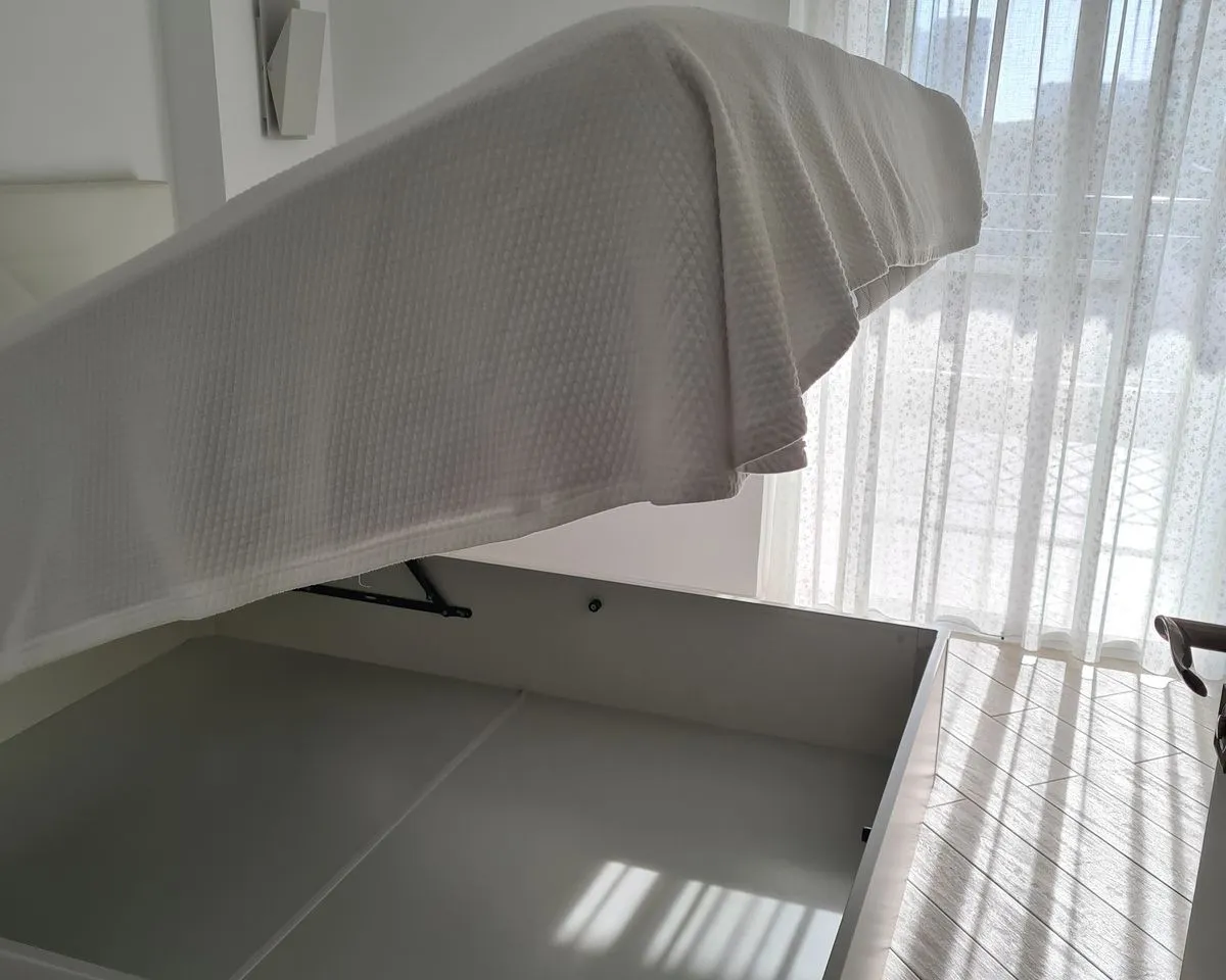 e8179c9e-5397-4f63-a097-af8278cb0a7c