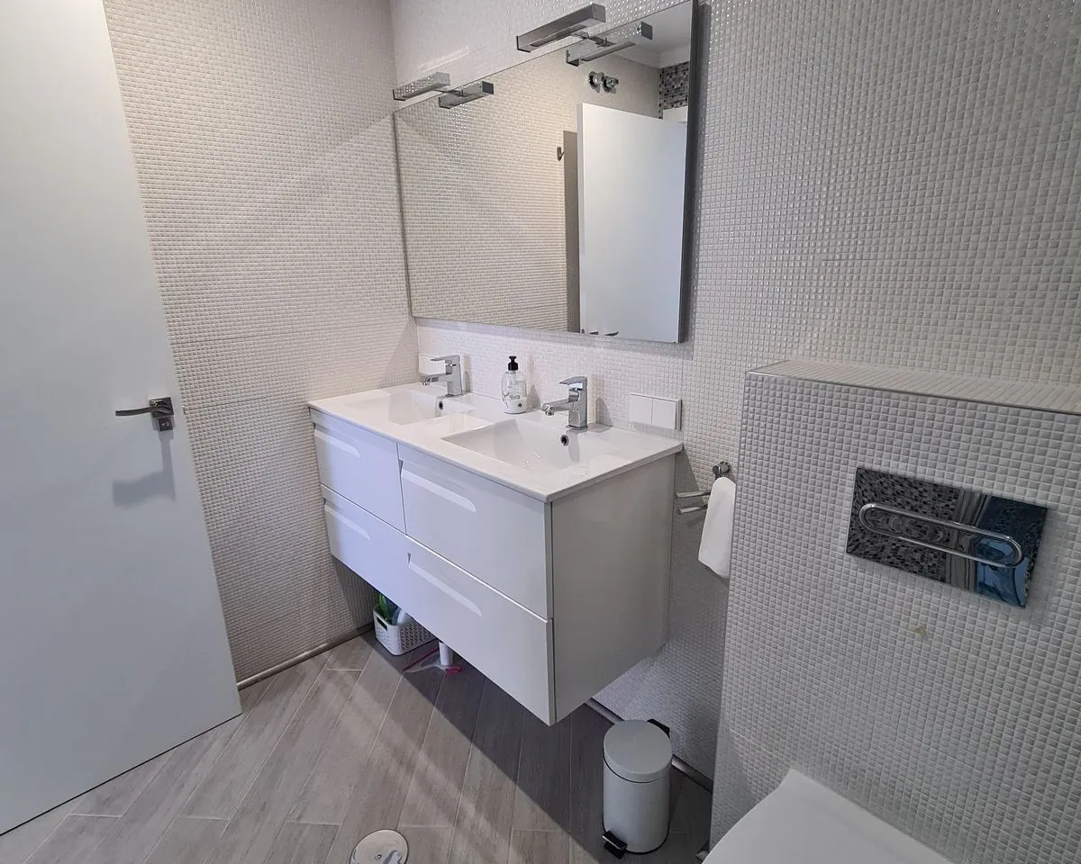 f98ecbb0-e1cf-41a1-b47a-a4974ec8d794