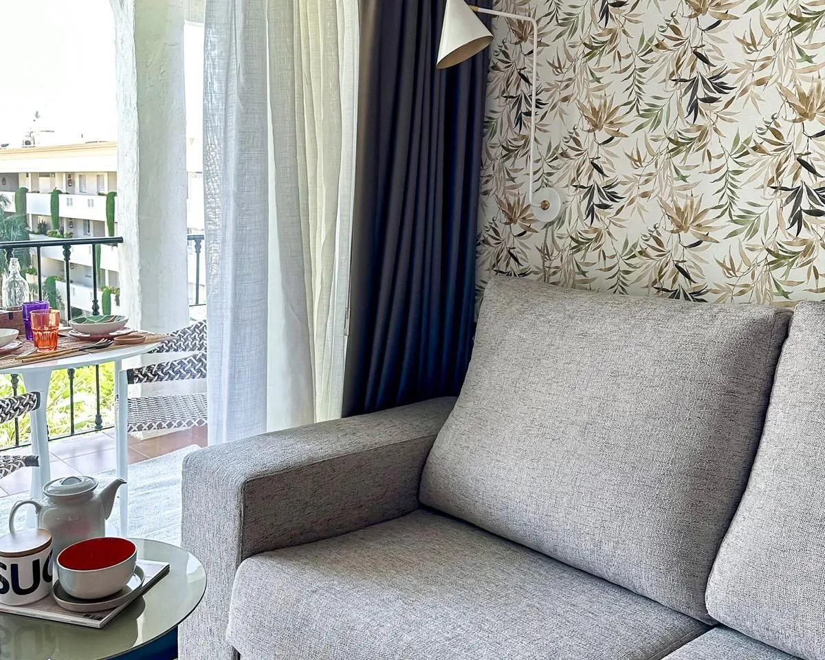 1f7d8c07-15fd-4c44-bc12-01cc96f3a8d9