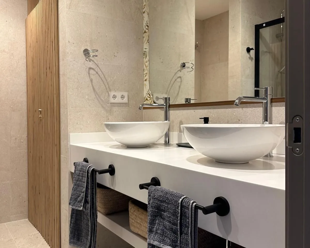 7f0dc059-98c9-4616-9e44-142f62f12ec5