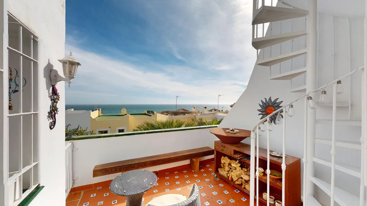 1ea465f1-f93e-47e9-bf05-4658b0ba6a1c