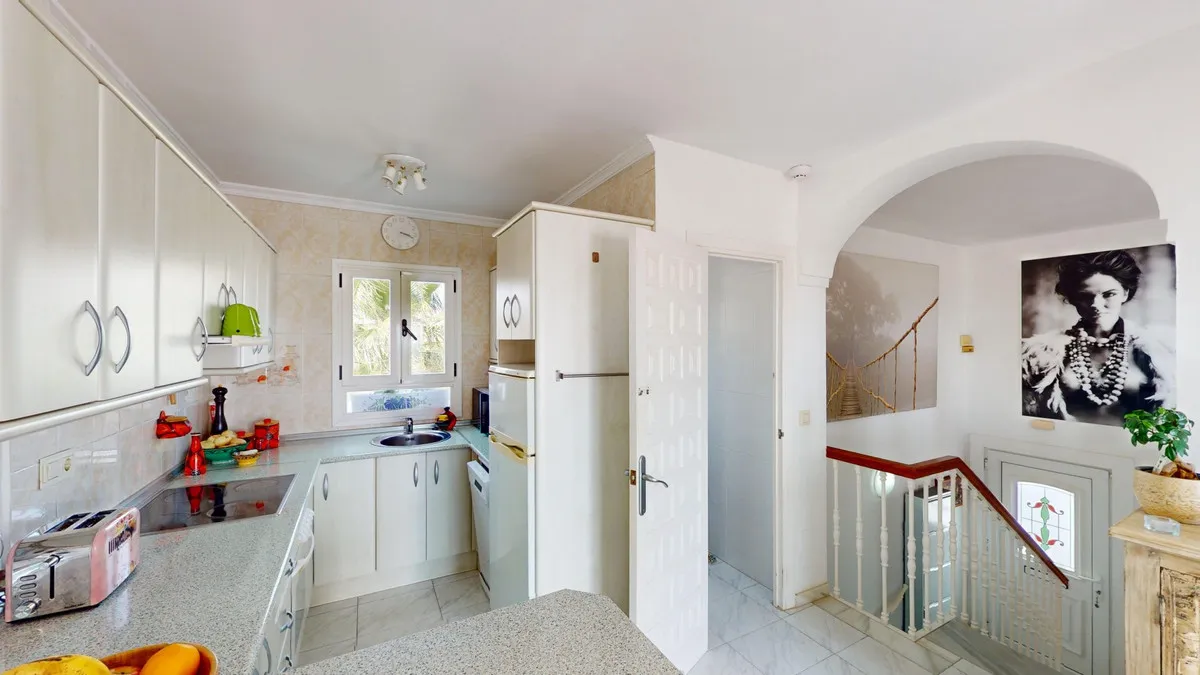 66916174-c052-4cb0-84eb-86b8a81eb3b8