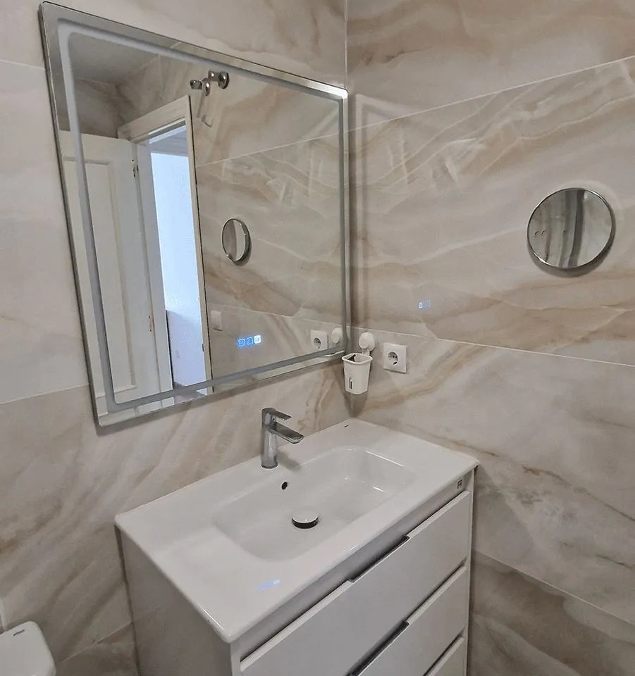 ac9b1635-240a-4f91-a737-57ca3af5dcbd