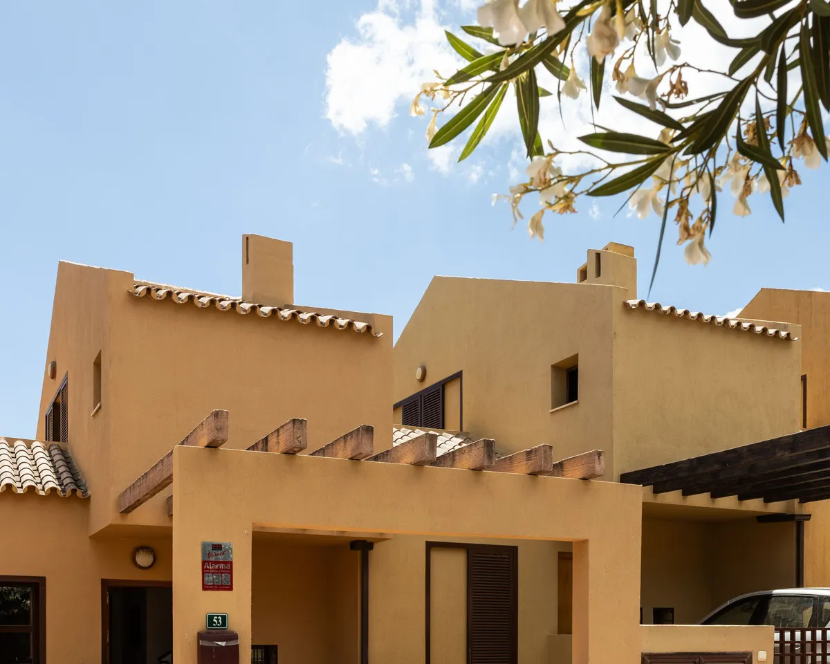 a55927f9-f261-4453-9d2c-1650147169e5