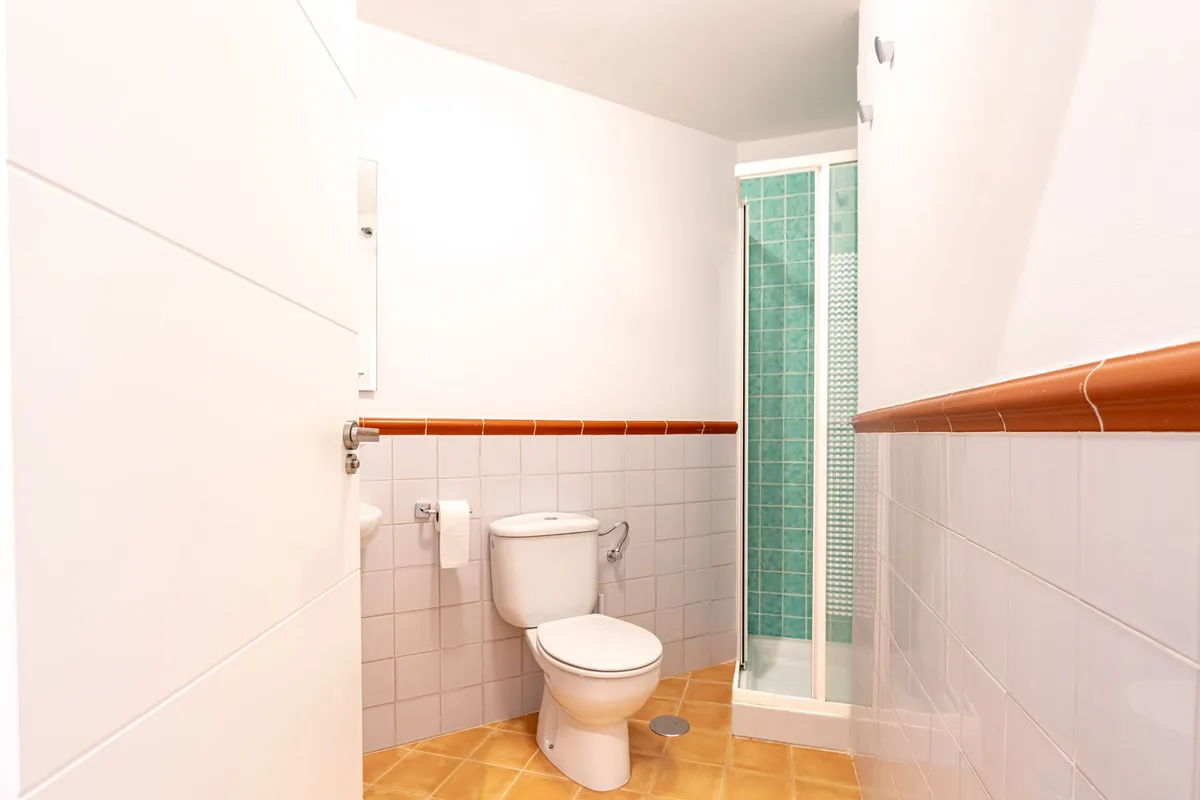 c285ed6a-e428-45cb-9031-58c9880f8c4b