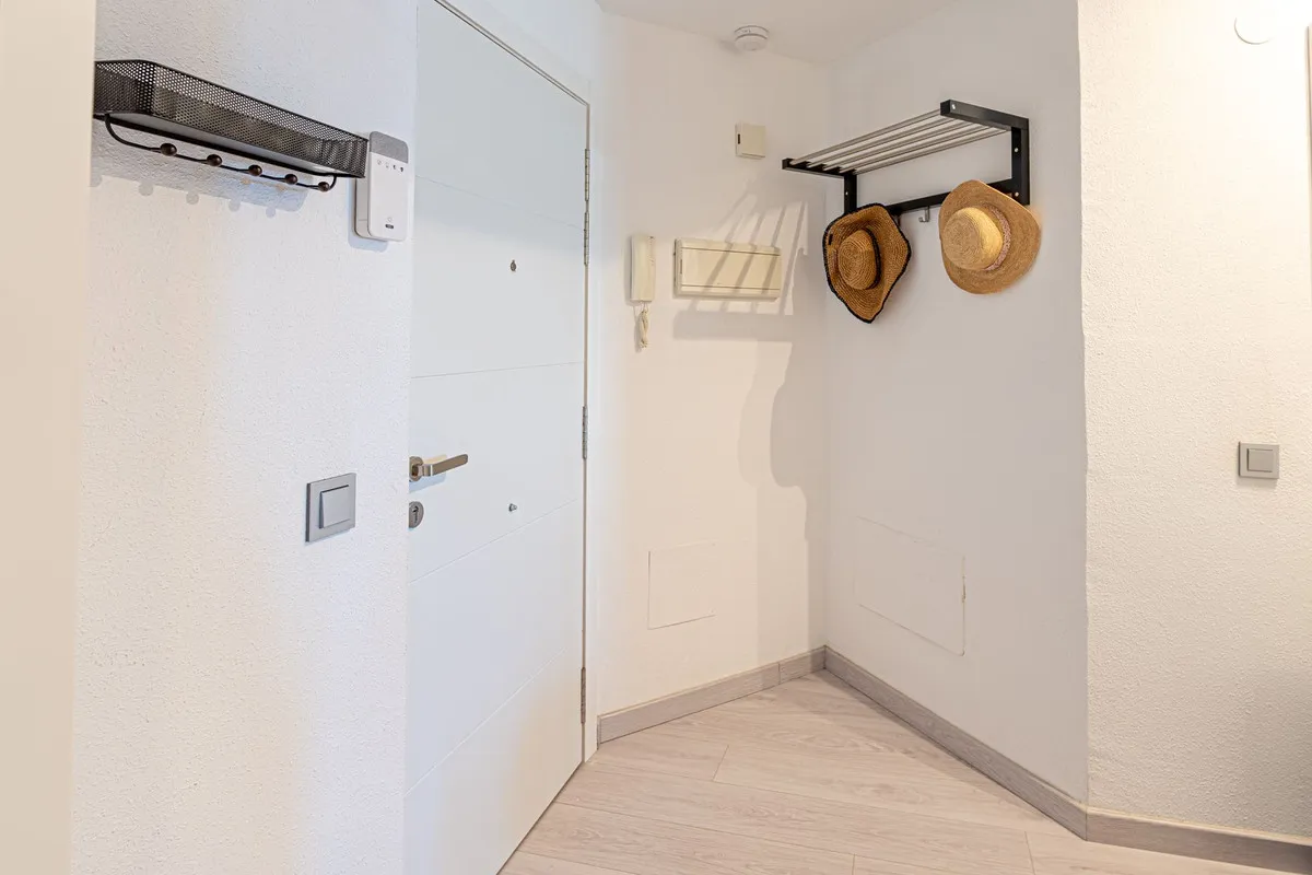 d8c1b1a1-326b-46fc-9d08-2c3efe6e5475