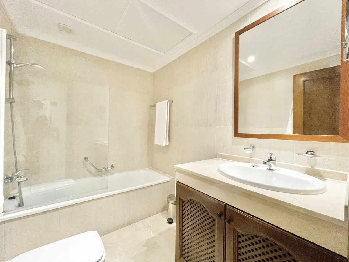 1f9ab01d-fe08-4d79-baa6-ff52595e3a59