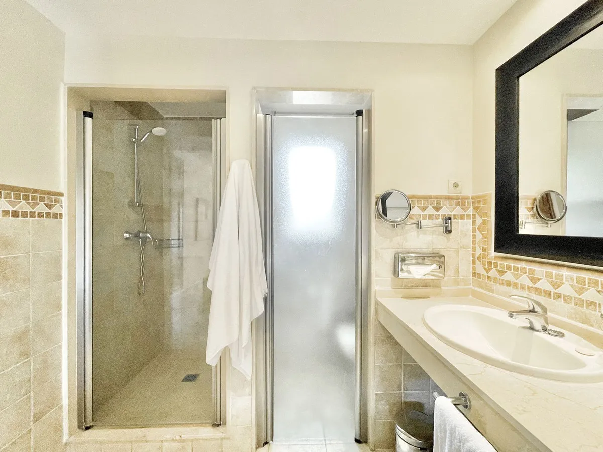 e2d238e2-40b1-4db0-b4e5-c746f54398bc