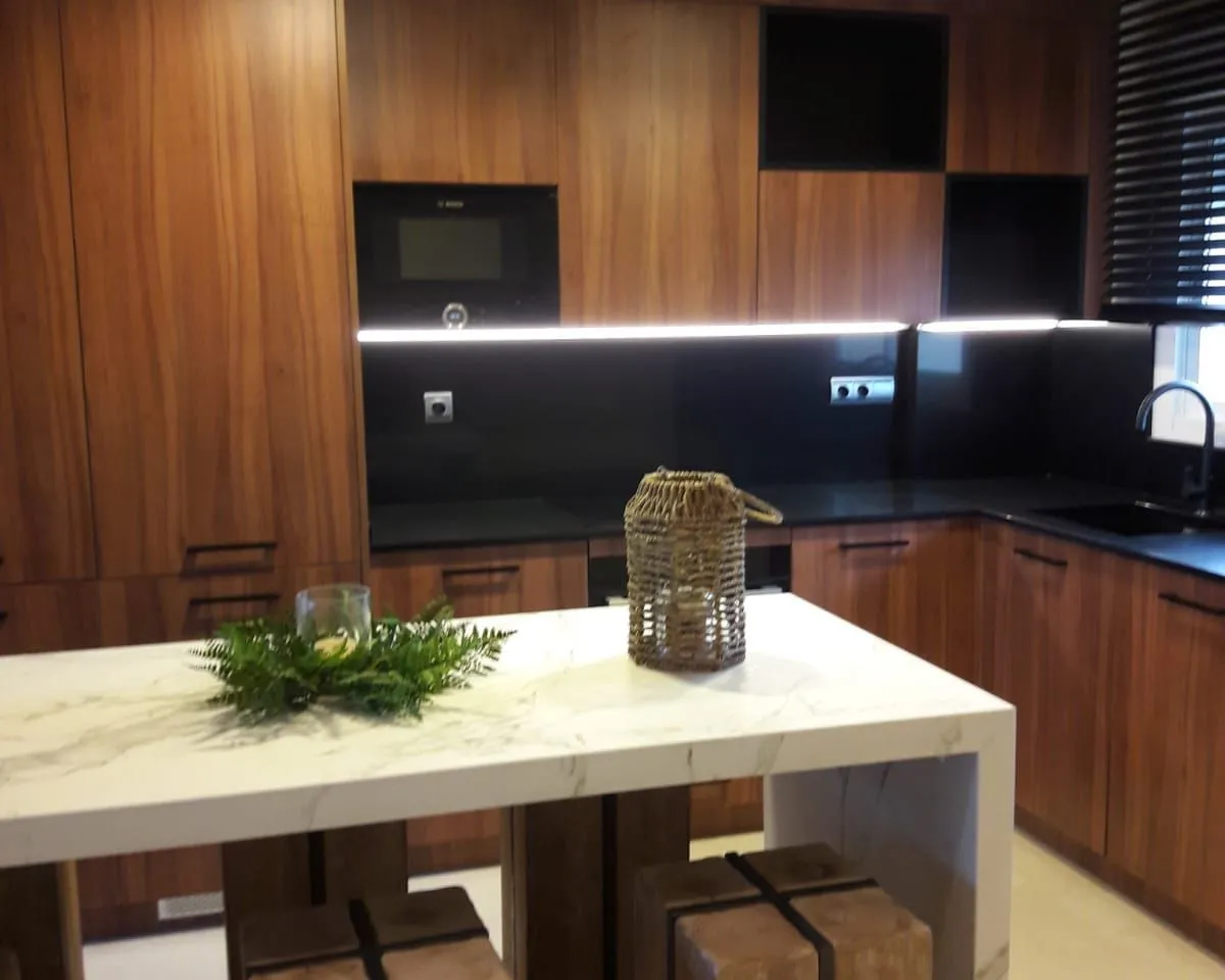 f8b0e6a9-9d5b-4f89-a701-78332119ae62