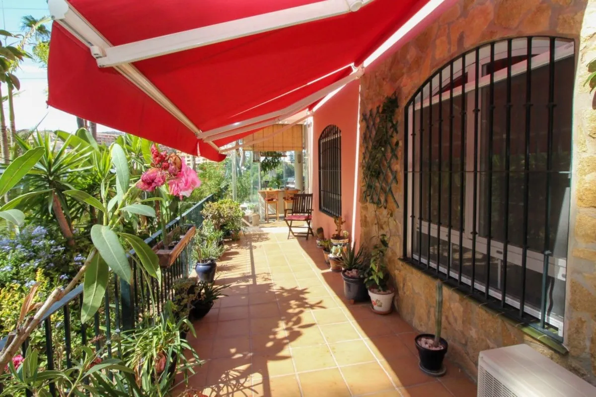 2d87b649-1c7f-4ab2-bc09-09c3f2df1d9a