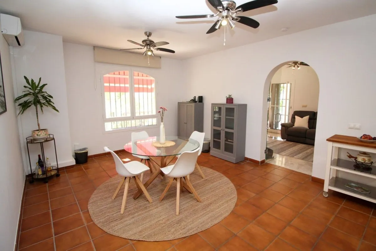 ef8a0c76-c75f-4fd6-b50a-5b51255a5fa0