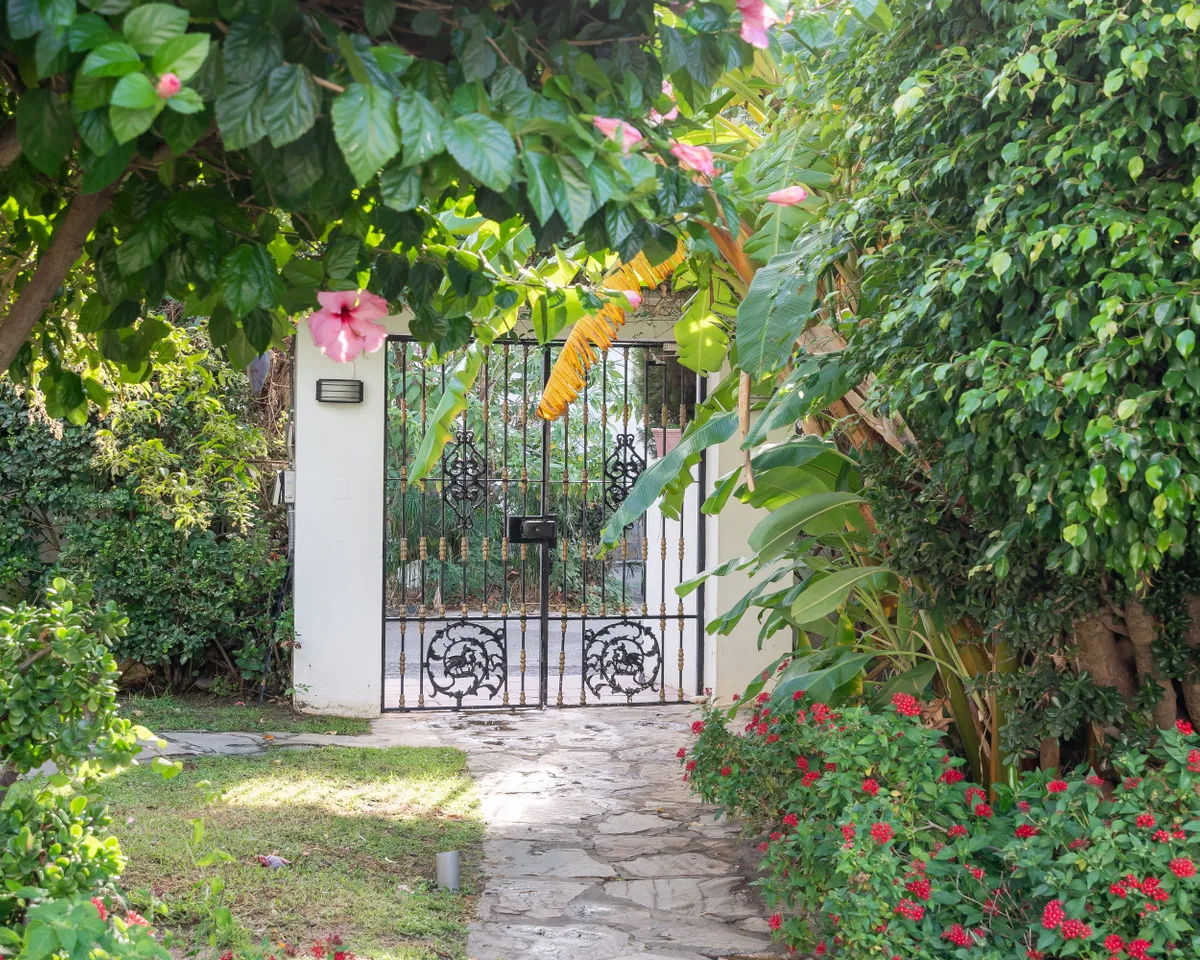 70fe35d8-4e4f-4e4c-b145-909c9b22421a