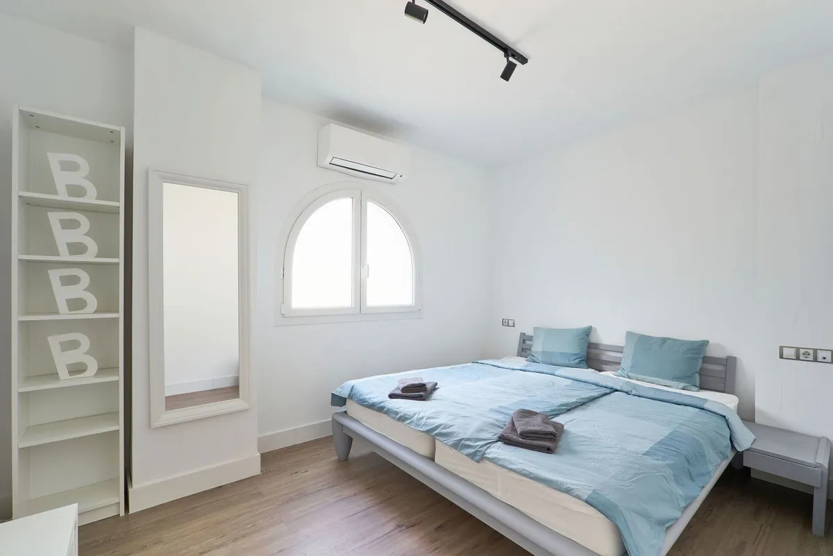 b7ab00b4-4b83-460f-987e-d11f46b8ca5e