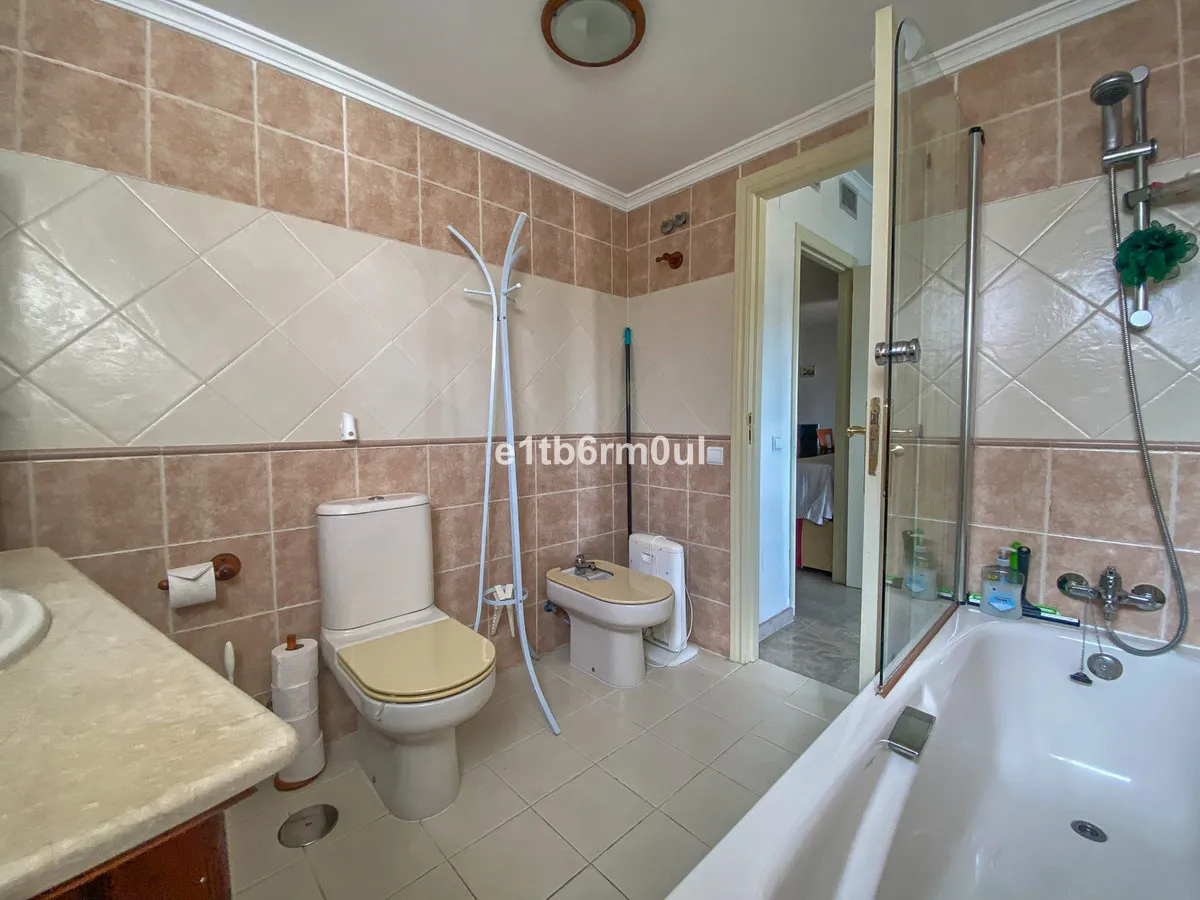 ae8a3019-5f23-4882-8b07-3f8c3821e512