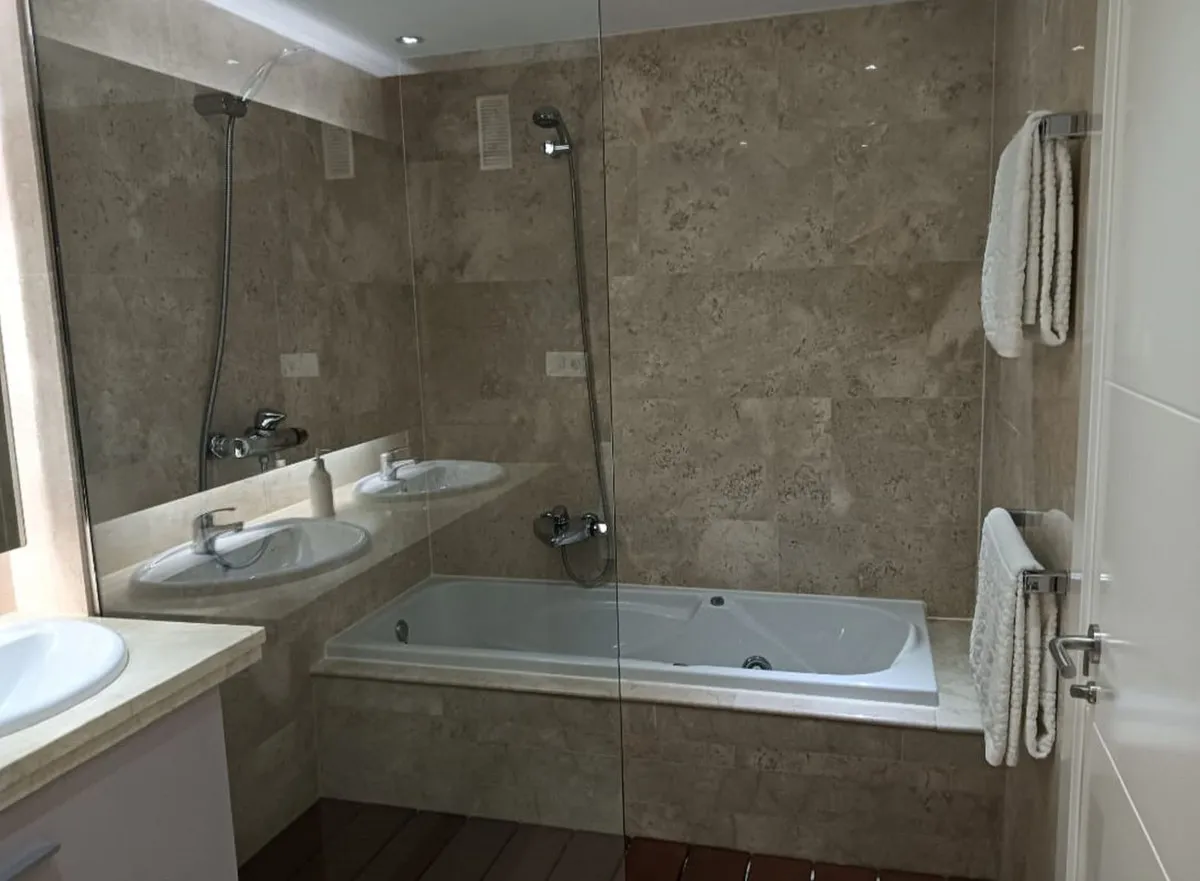 81aadfe2-2124-4584-bcc1-fffb2f9151d2