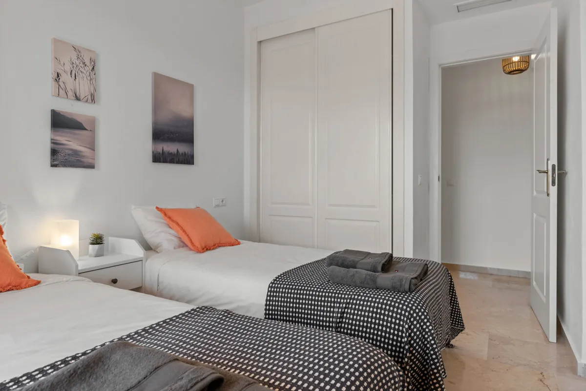 4da2054b-74e6-4abf-8cfc-7f5a1d5c3cb2