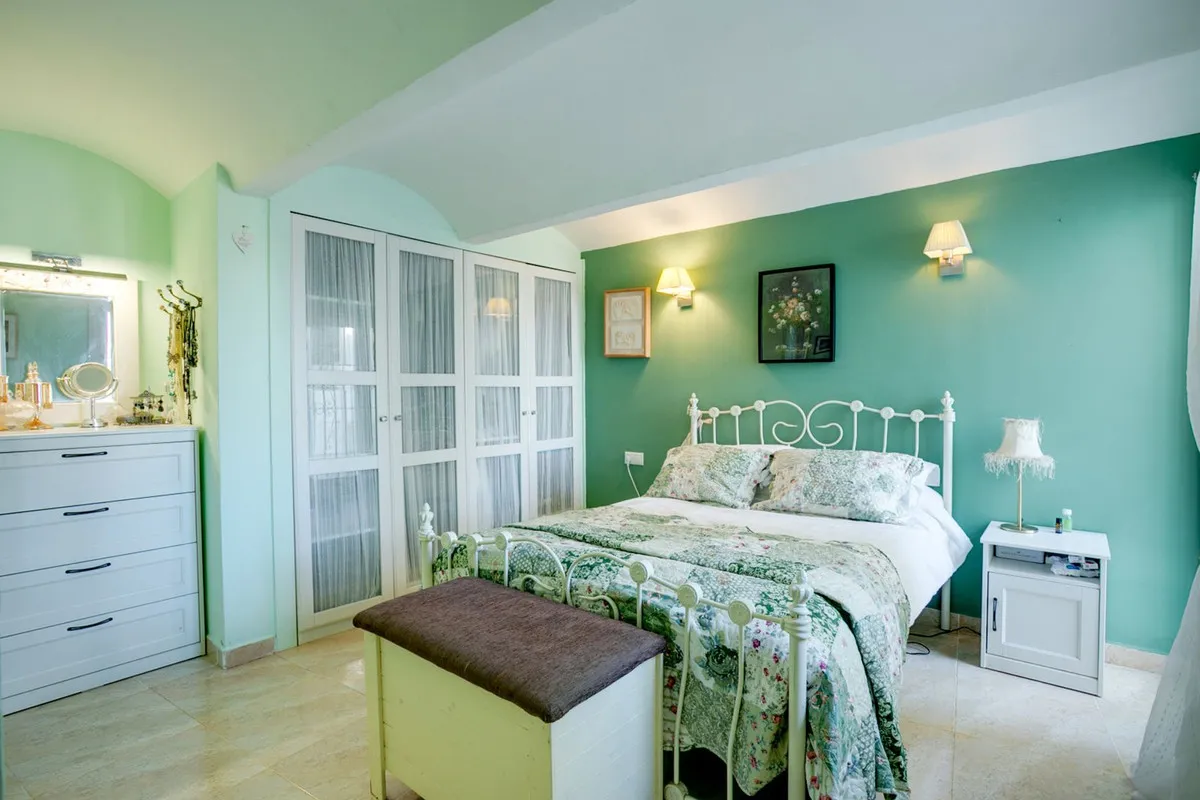 f6064e1e-a069-4eda-9a31-06c97f39c33d