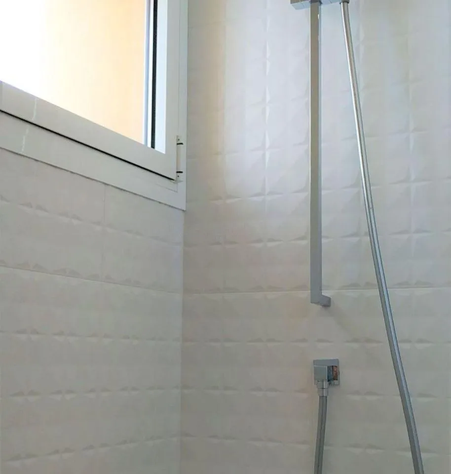 f77c0a84-ec75-43c6-858a-204c0dd95991