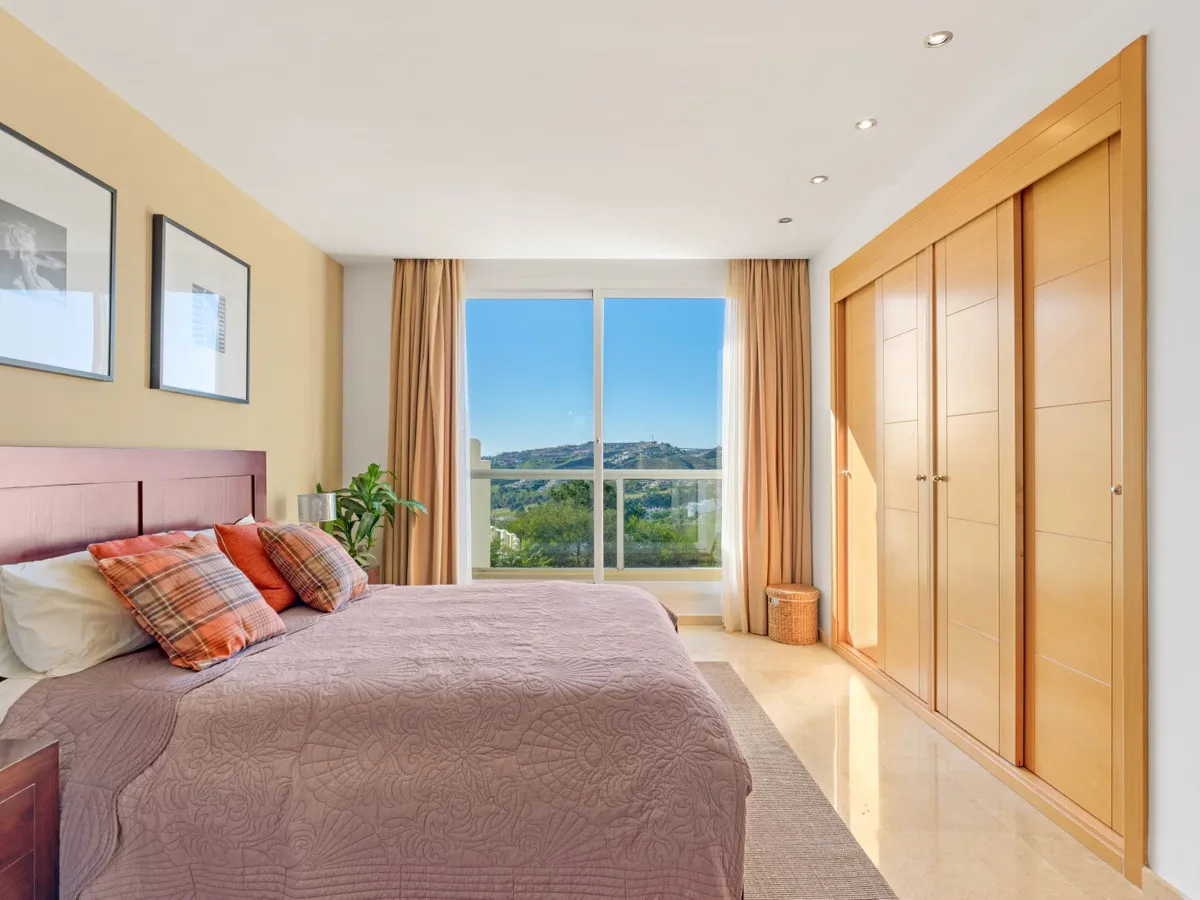 ff83cffc-c82a-4525-8916-5bb903f31680