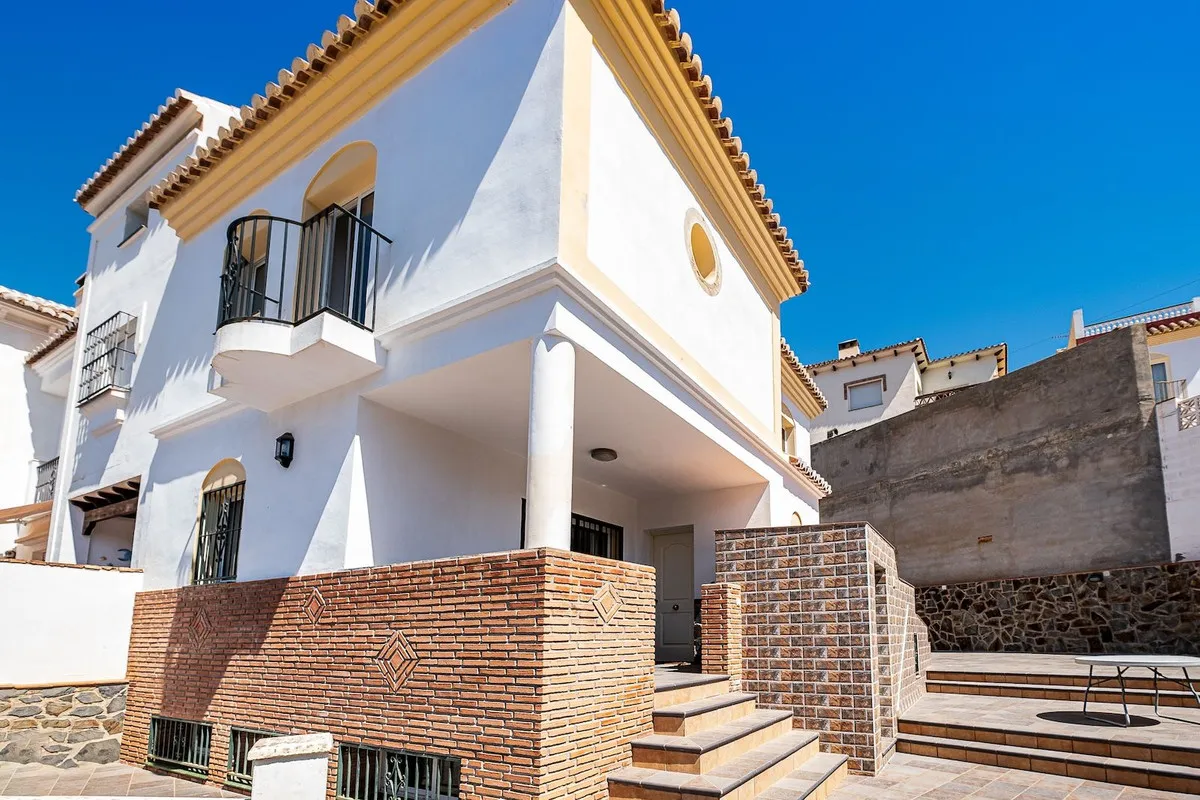Spacious Semi-Detached Home with Sea Views in Flamingo