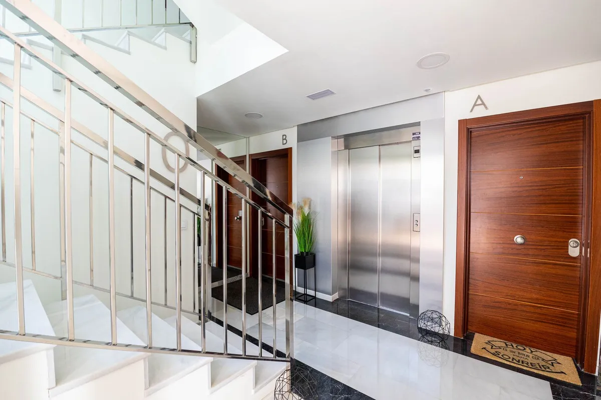 f2533a0e-dc33-4527-98d2-3c605b0a7a85