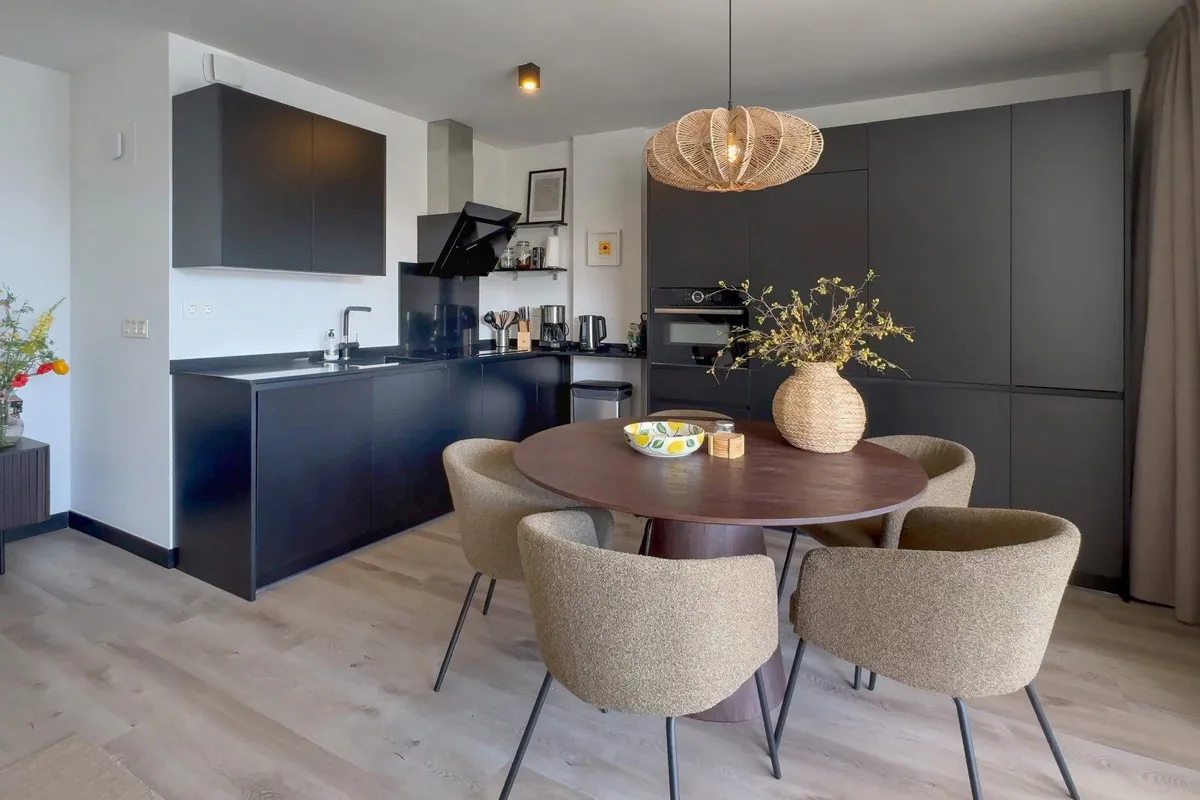 87c04243-3797-4a8e-806b-197e650dd407