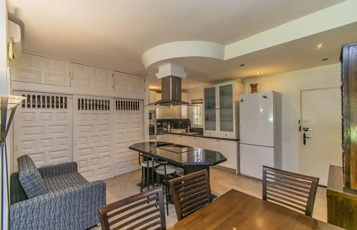 03bc6d06-f062-4981-bb00-cd91834b29ce