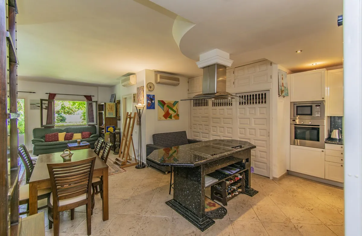 0e5babb8-aa52-4252-8435-f8ebad12c22a