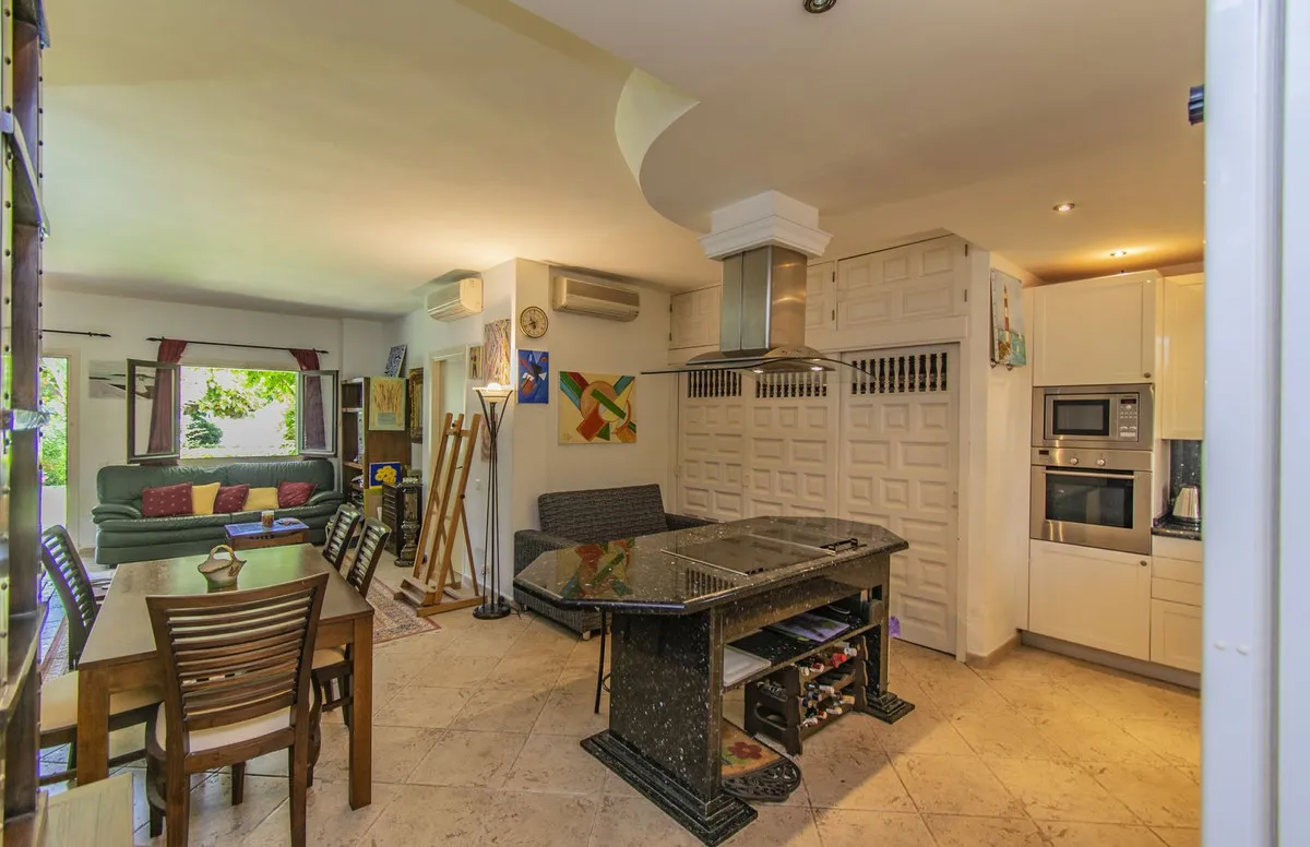 e2dc8d87-d8d6-4e82-aadc-e16a099ced34