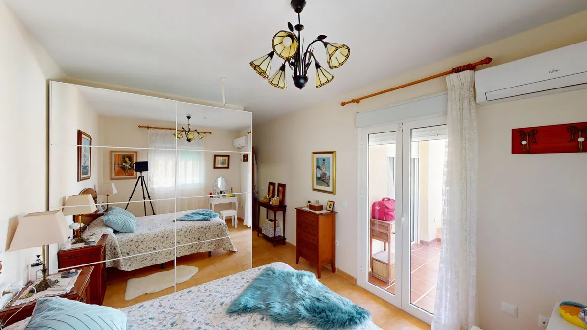 47a72ef0-4939-40a8-8715-f69220742144