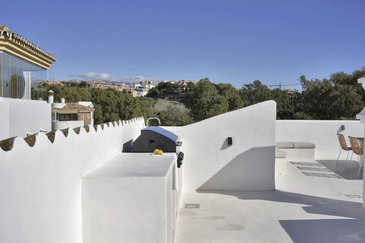 193c53e5-ba22-4a63-8d8c-c5bc211865e7