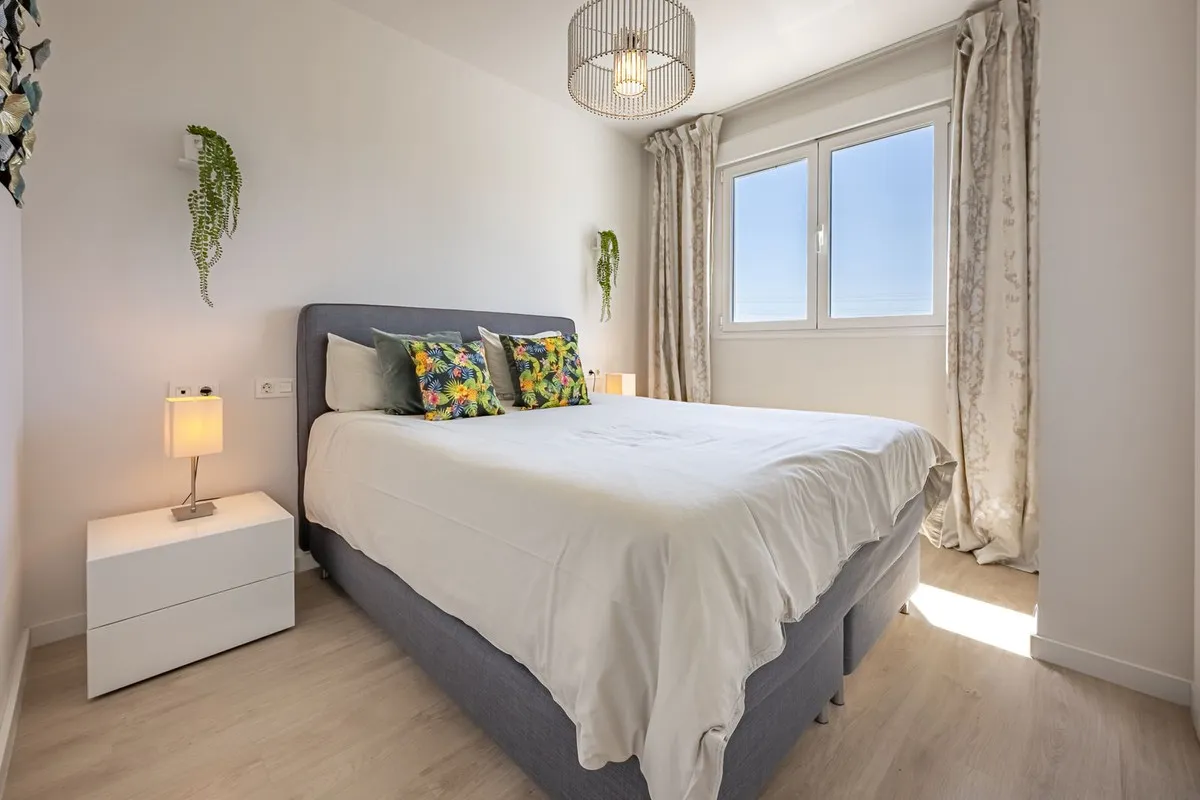 1fc8ff61-bb83-407b-848d-6c495335c223