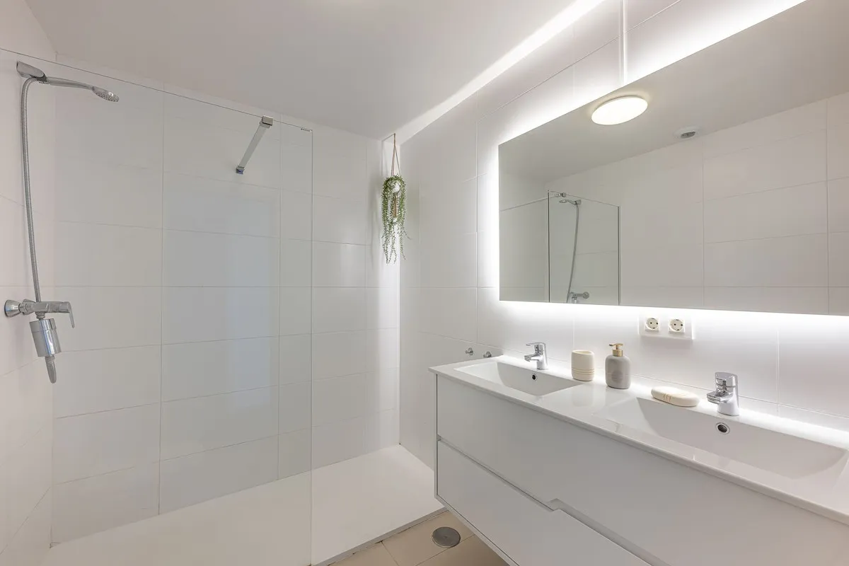 d621b296-cfb3-485f-8695-df04fb8c93b0