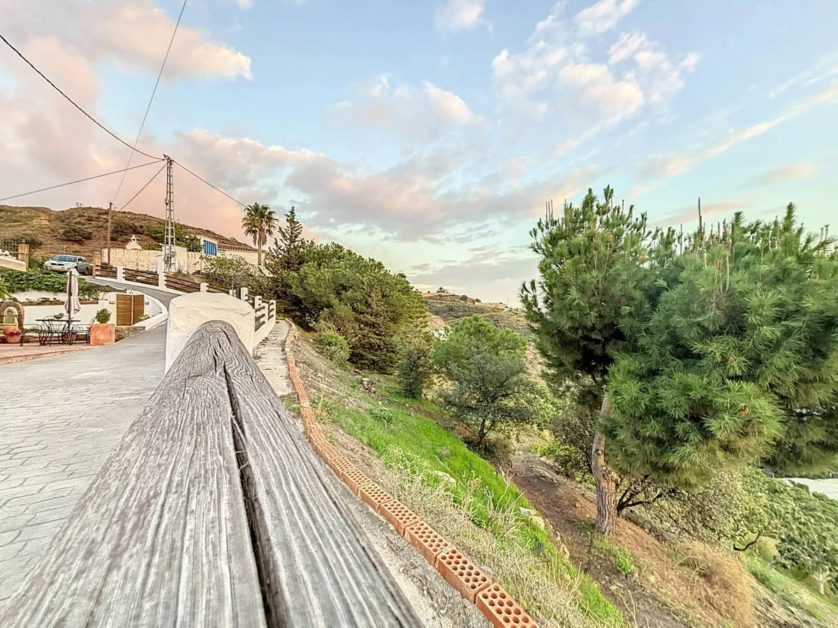 acbc2b1b-63c7-43e5-8e96-42f8142f9072