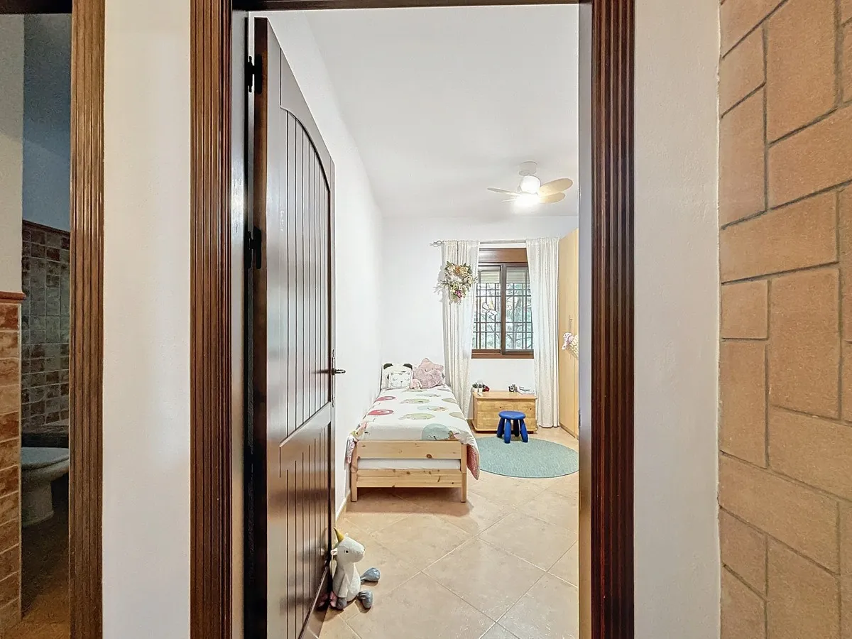 e8e13d6f-bea0-495b-a690-ebc9fc9bf2f1