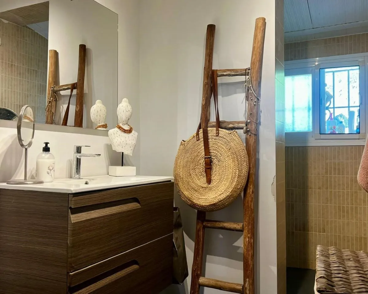 e93a80e6-e575-4c4f-ac43-365d2fcf63a4