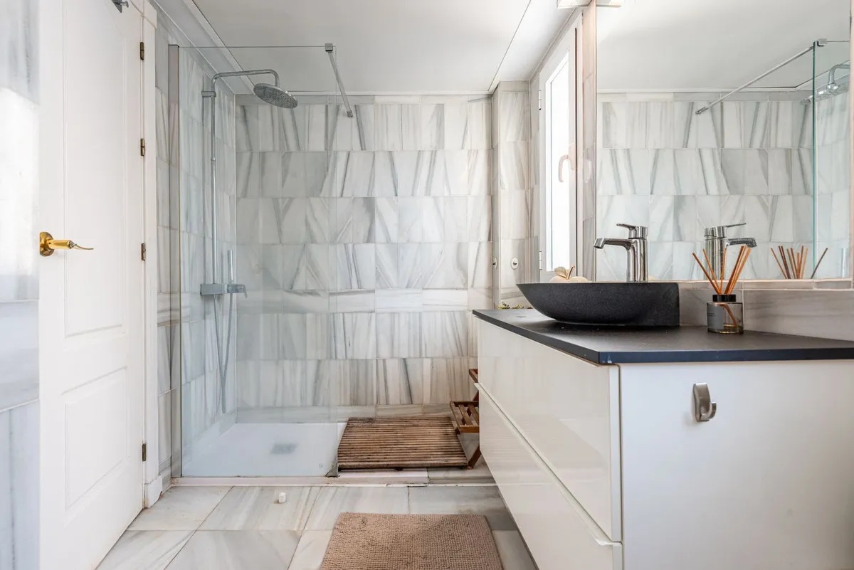 42de42b5-10fb-4517-8d0b-70e3351a4ef4