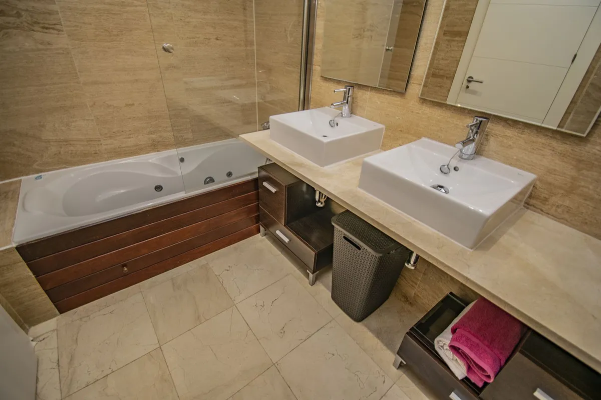 28fda355-40aa-471d-8dfd-67902ccb9ba5