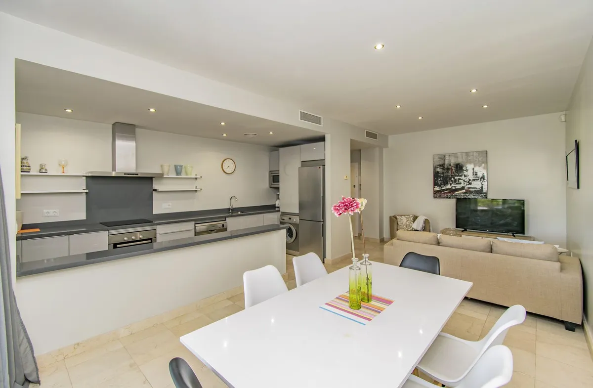 f3376043-83f7-45fb-8213-e1b48b50e773