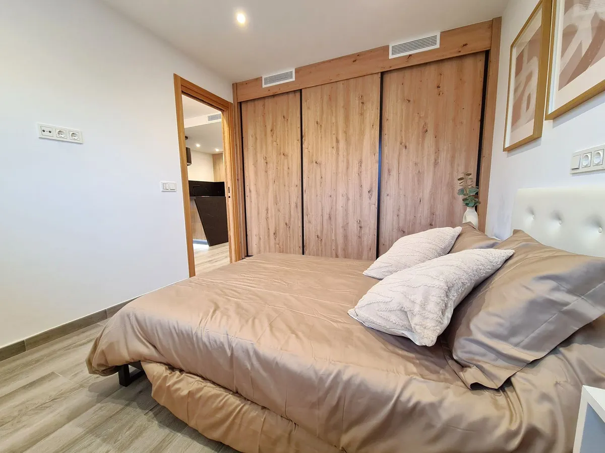 1ab0ec44-ff14-472b-98c8-26fb531b9dbb